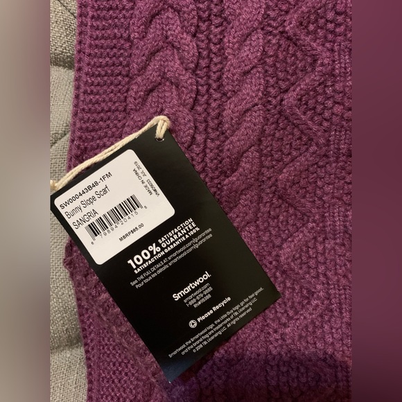 SmartWool bunny slope scarf in sangria - Picture 4 of 5